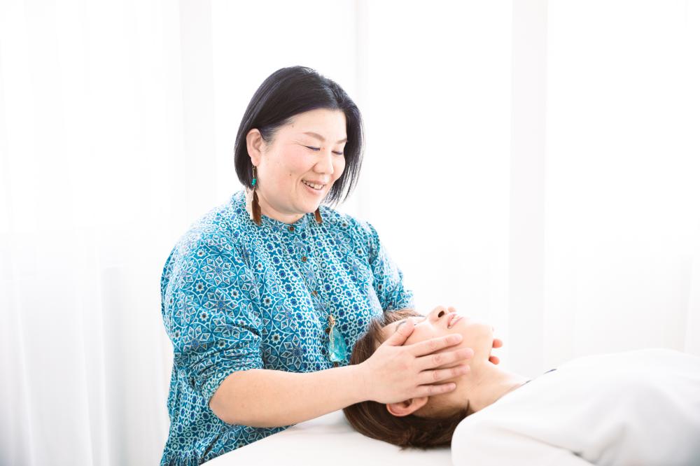 野村千江子